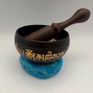 Tibetan Singing Bowl Set With Soft Cushion For Meditation.